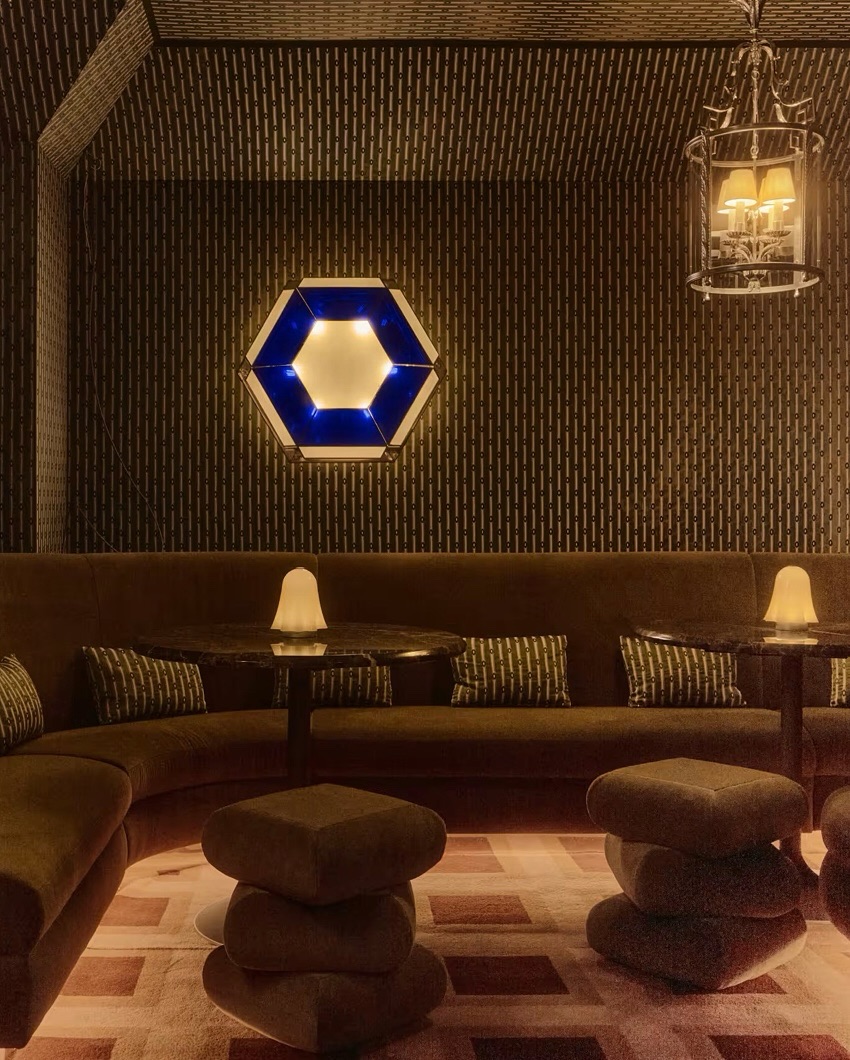 Fabric Upholstery for a Tailored Wall