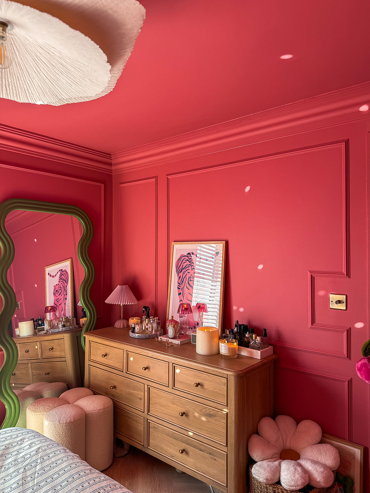 5. Let a Wavy Mirror Animate a Dressing Corner