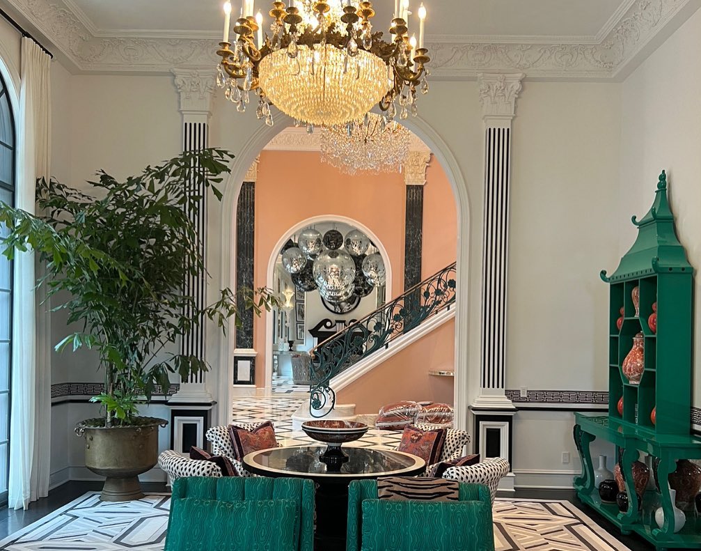 15. Connect Seating Areas With a Graphic Pattern