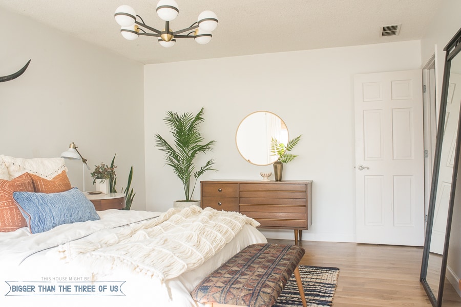 19. Pair a Vintage Dresser With a Round Mirror