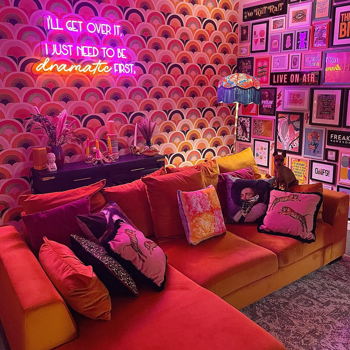 Build a Retro Palette Around a Scalloped Feature Wall