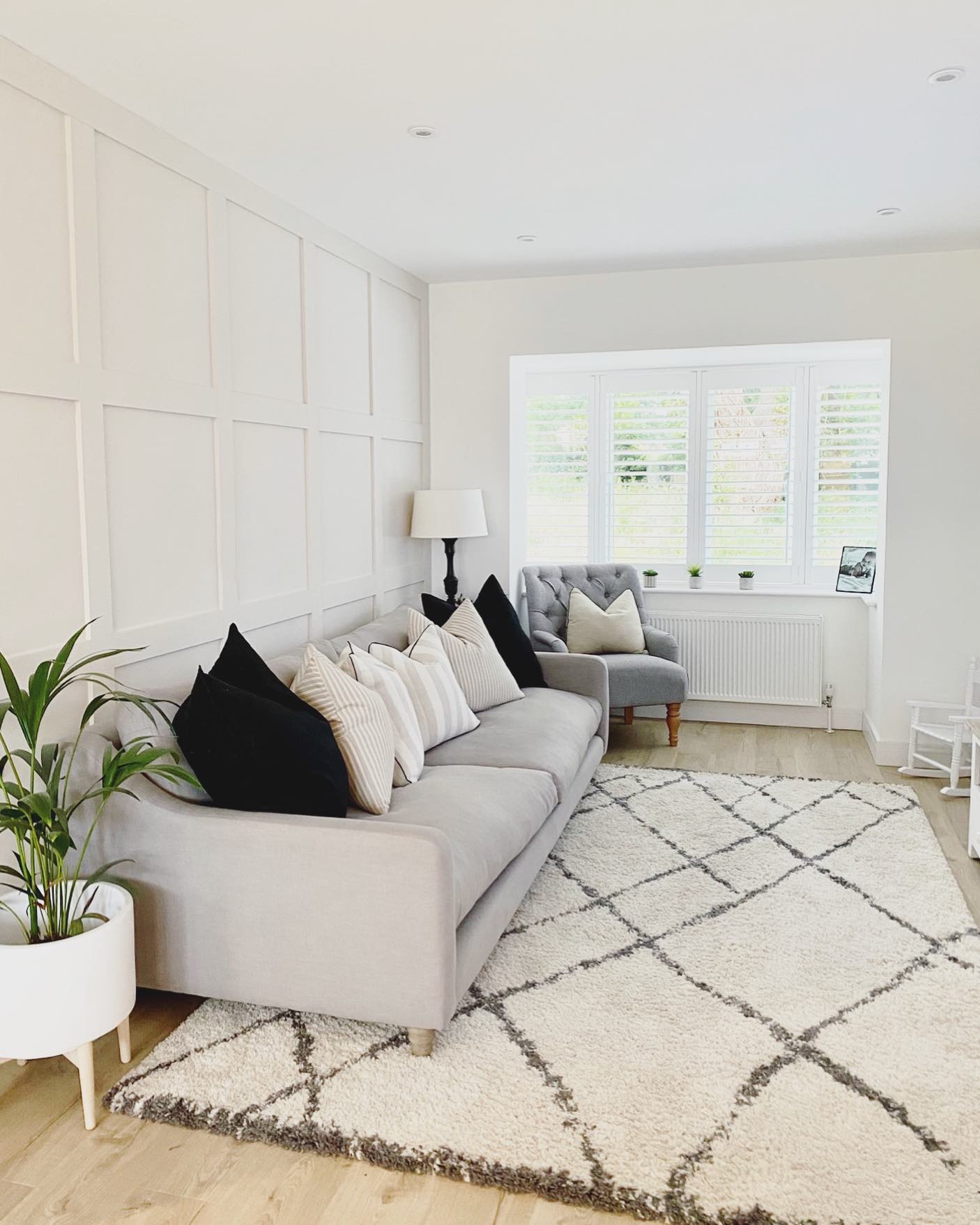 Bracket a Pale Sofa With Black Cushions