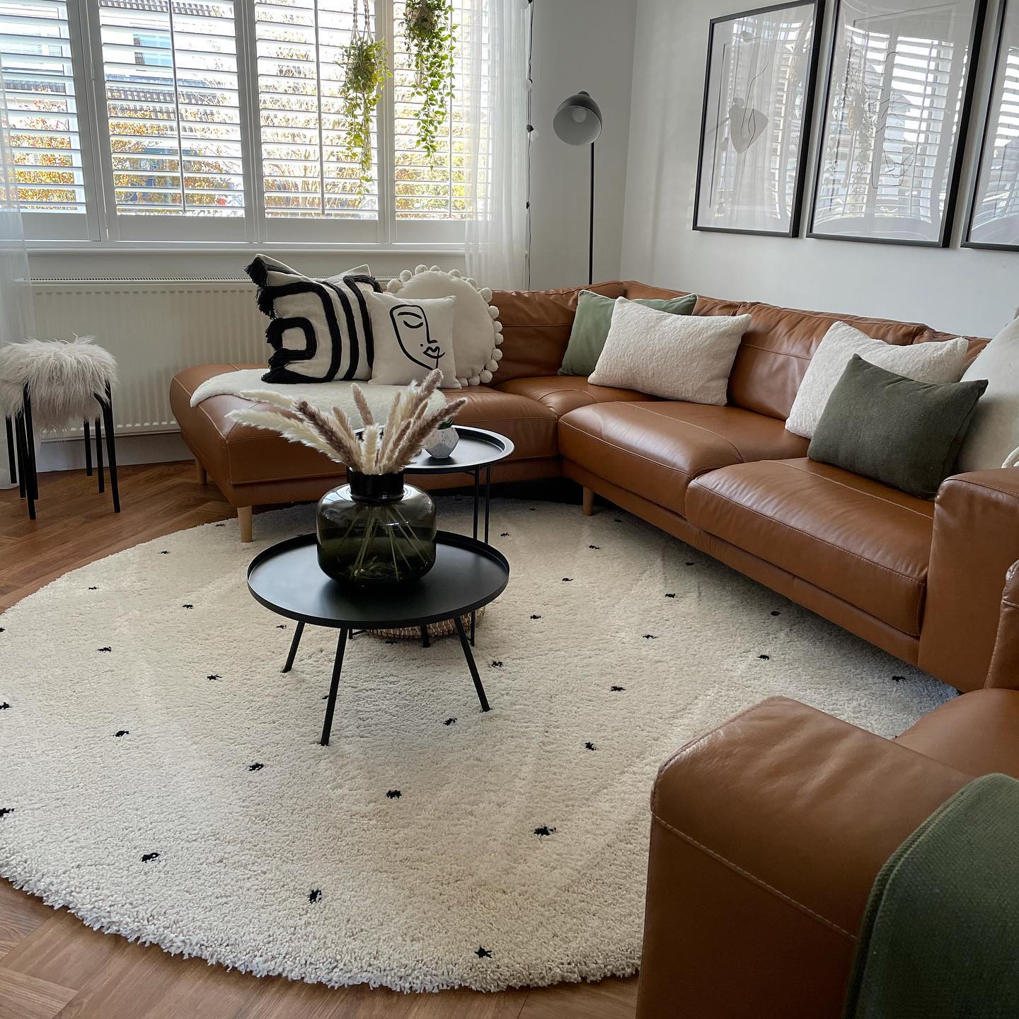 11. Lighten a Leather Sectional With a Rounded Ivory Rug