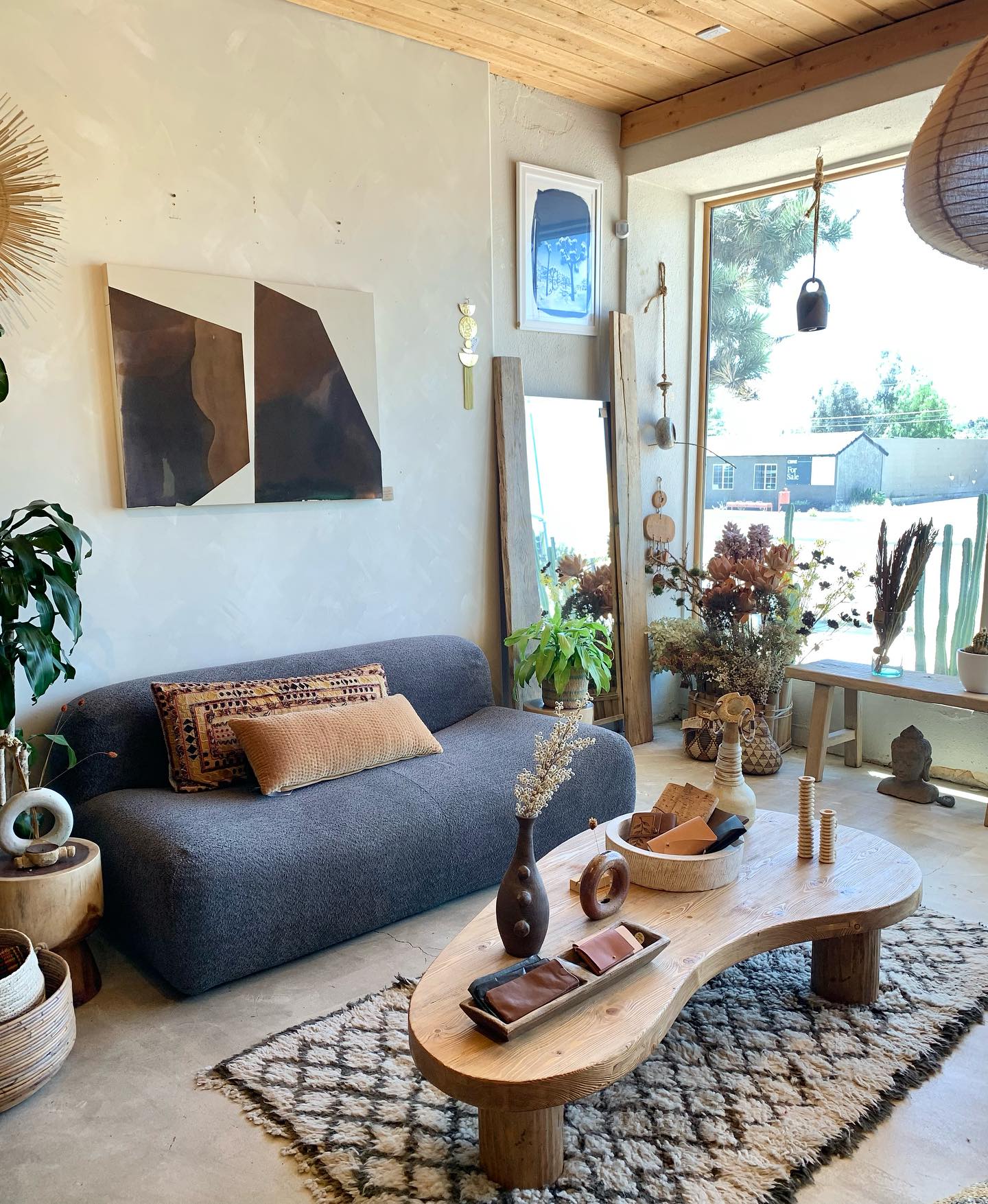 Echo a Curved Sofa with an Irregular Coffee Table