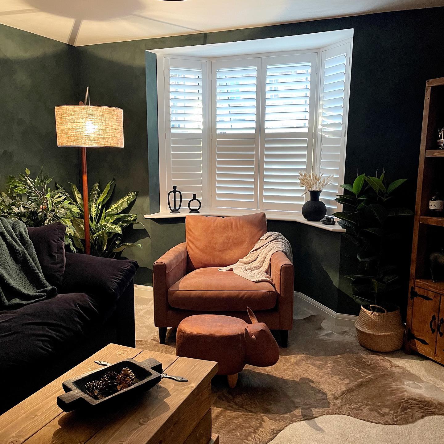 Give Dark Green Walls Subtle Tonal Variation