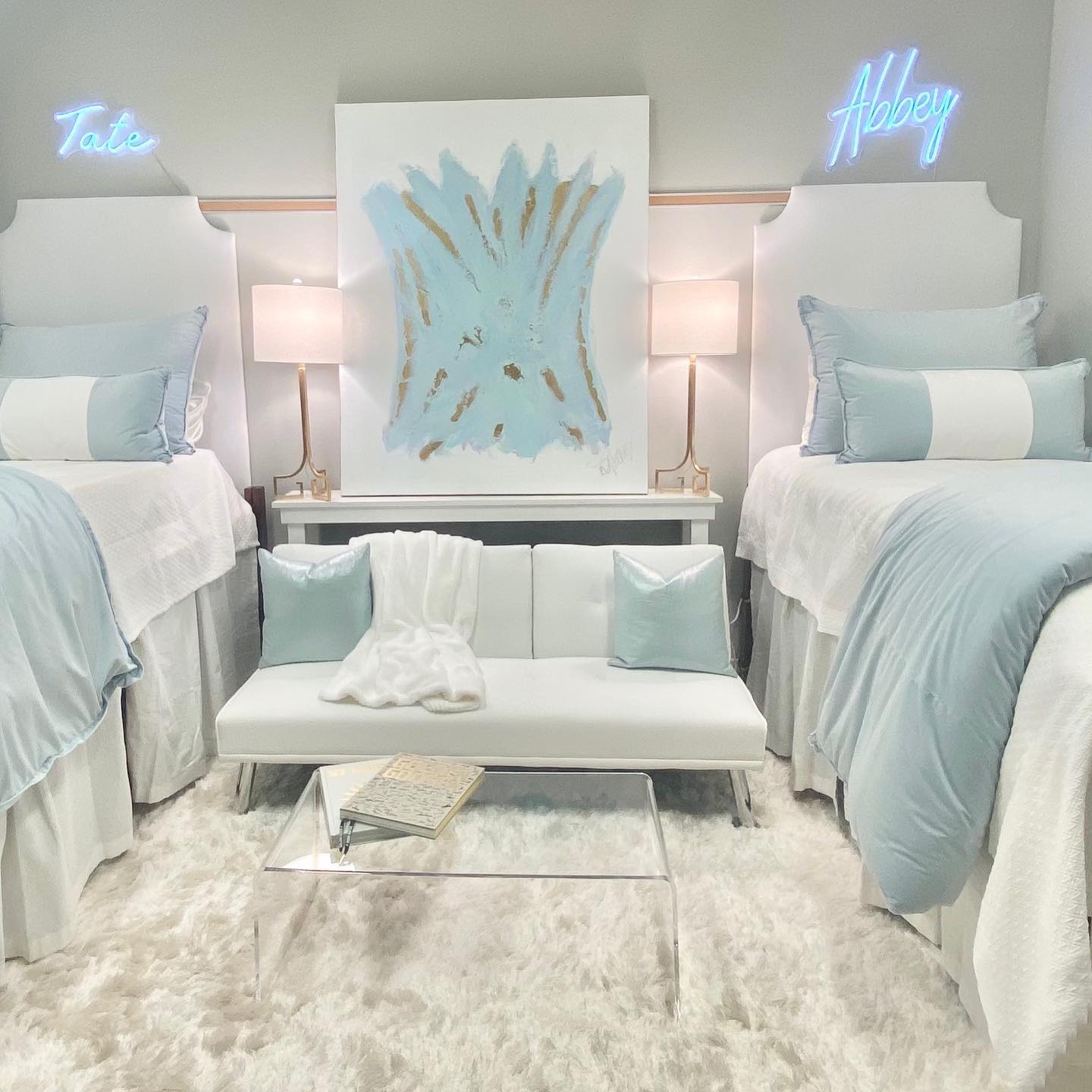 14. Keep a Small Lounge Open With a Clear Table