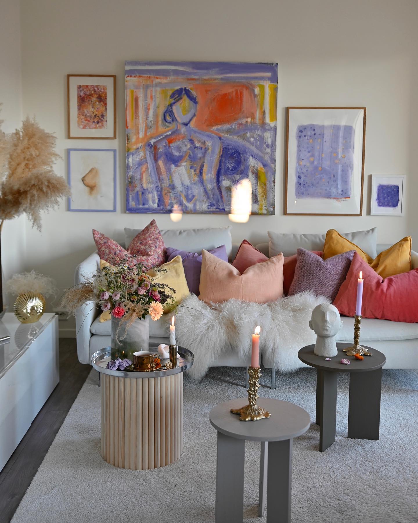 Let One Large Canvas Lead the Arrangement