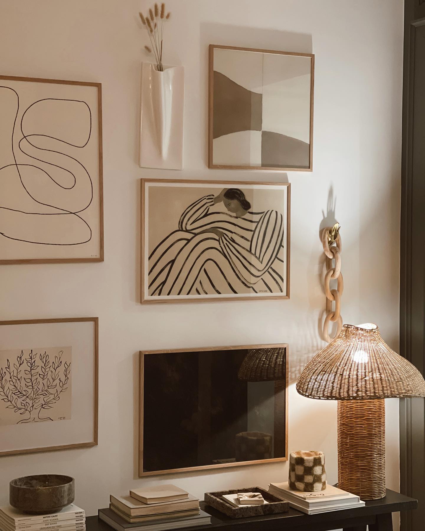 Keep a Mixed Gallery Warm and Neutral