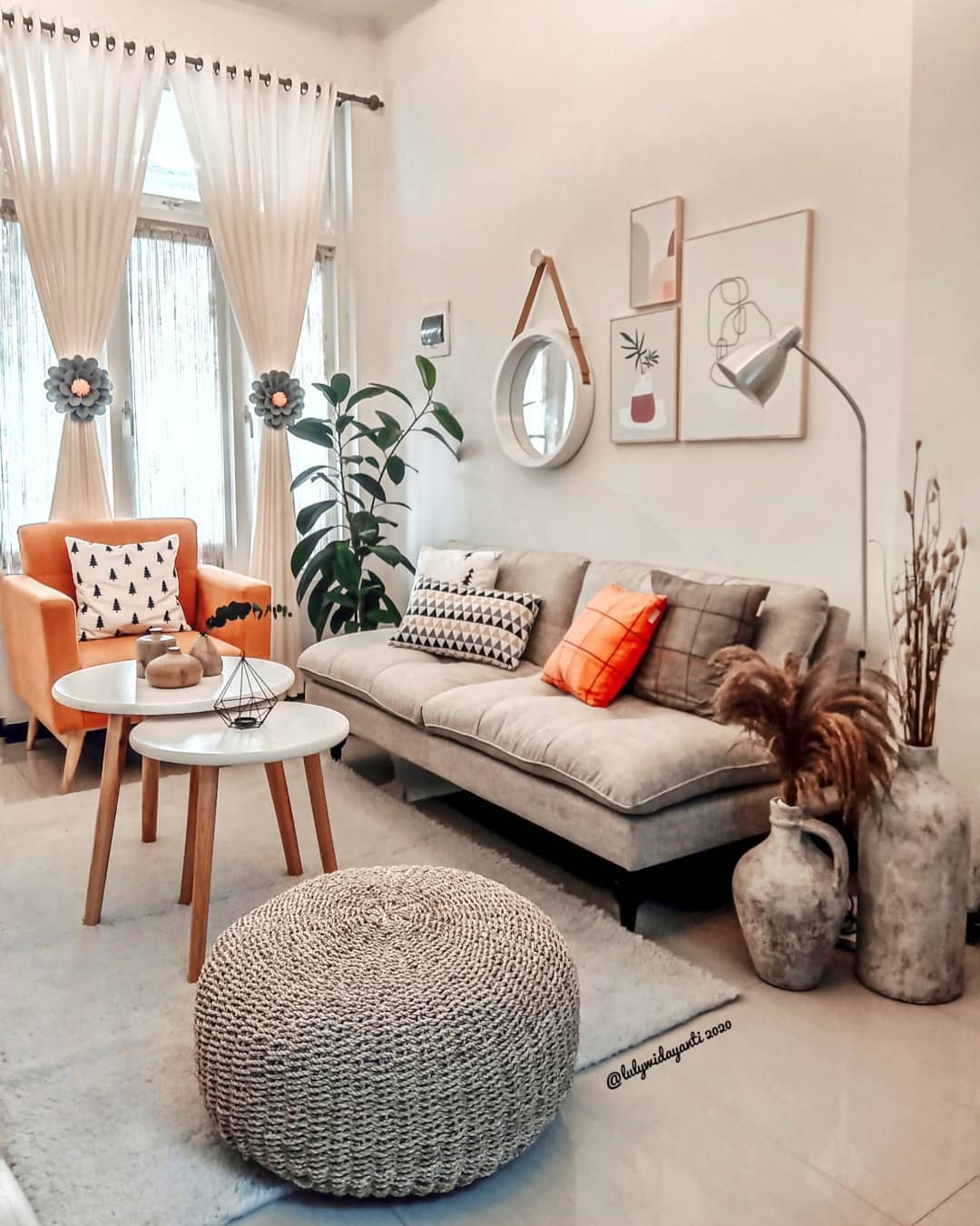 Mix A Round Mirror With Rectangular Artwork