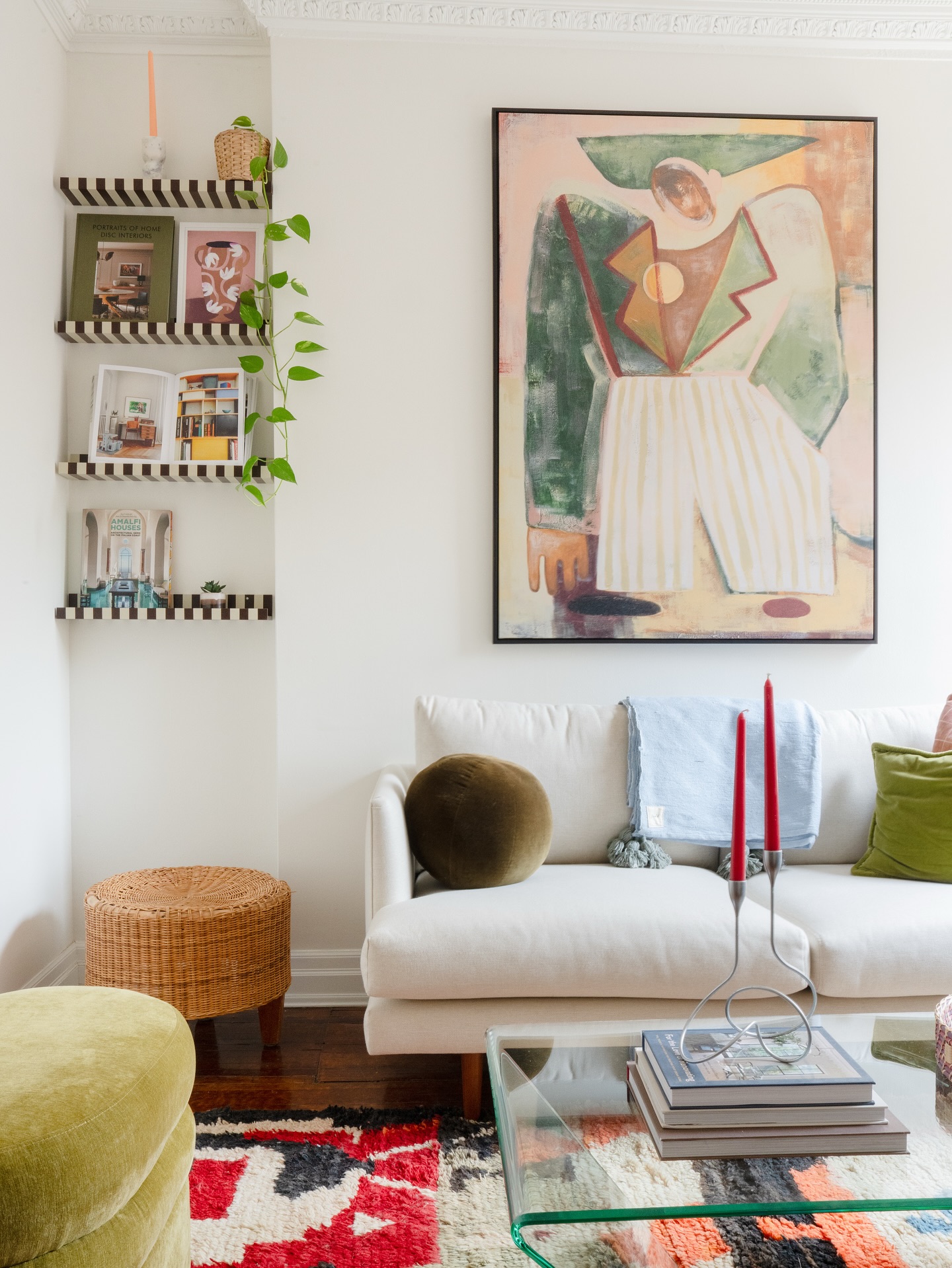 Pair One Large Artwork With A Narrow Display Column