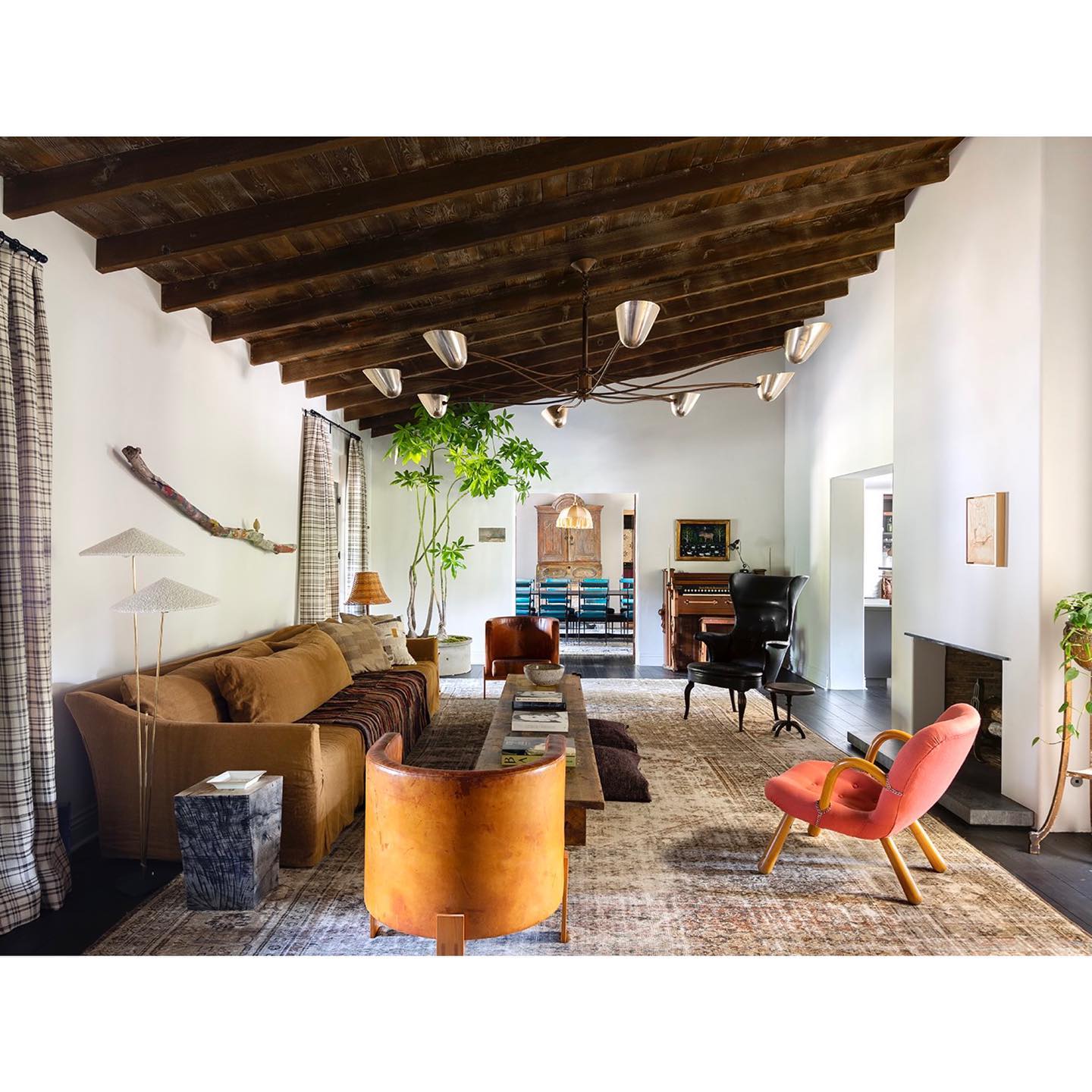 2. Balance a Dark Timber Ceiling with Pale Walls