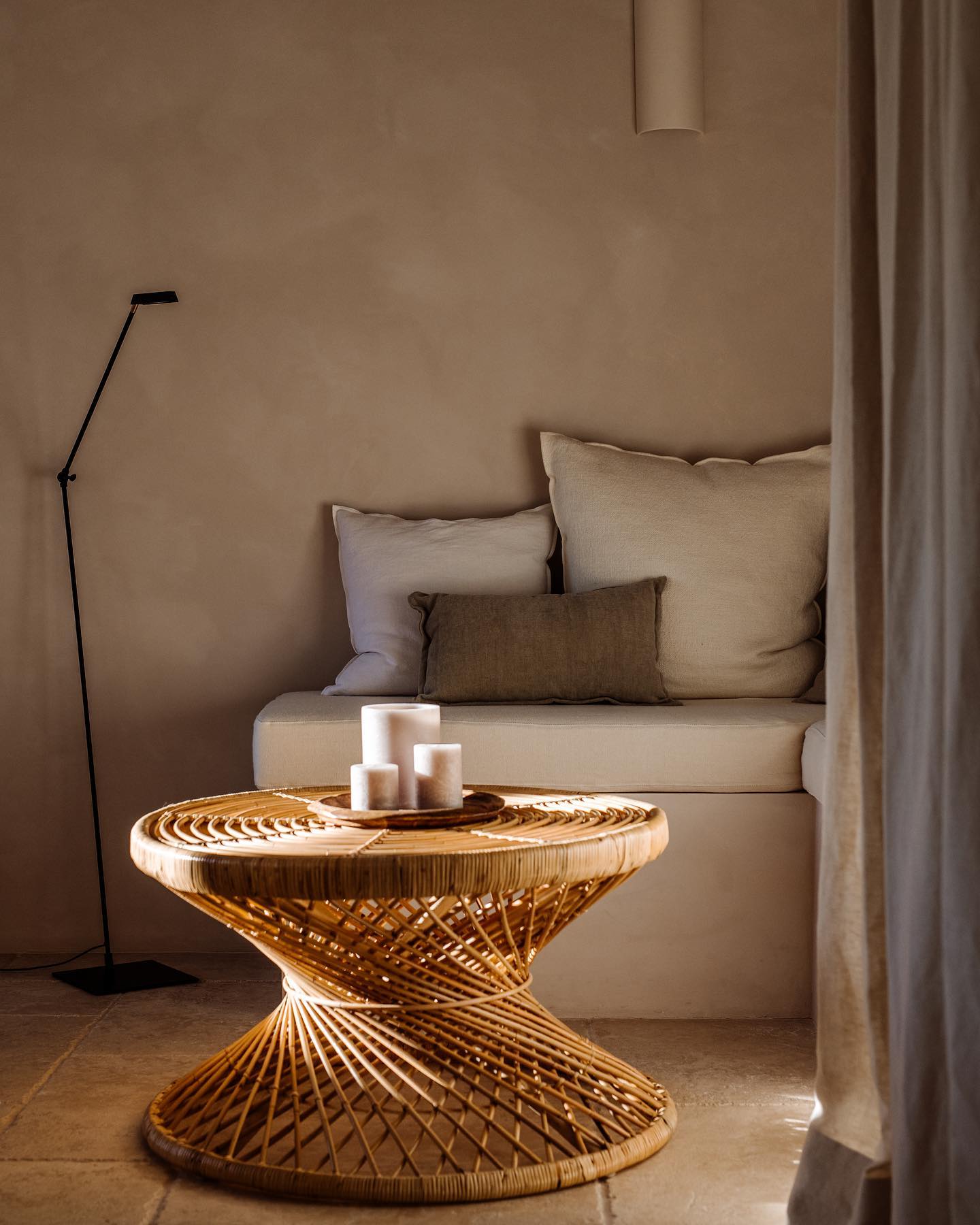 17. Lighten a Built-In Seat with an Open Woven Table