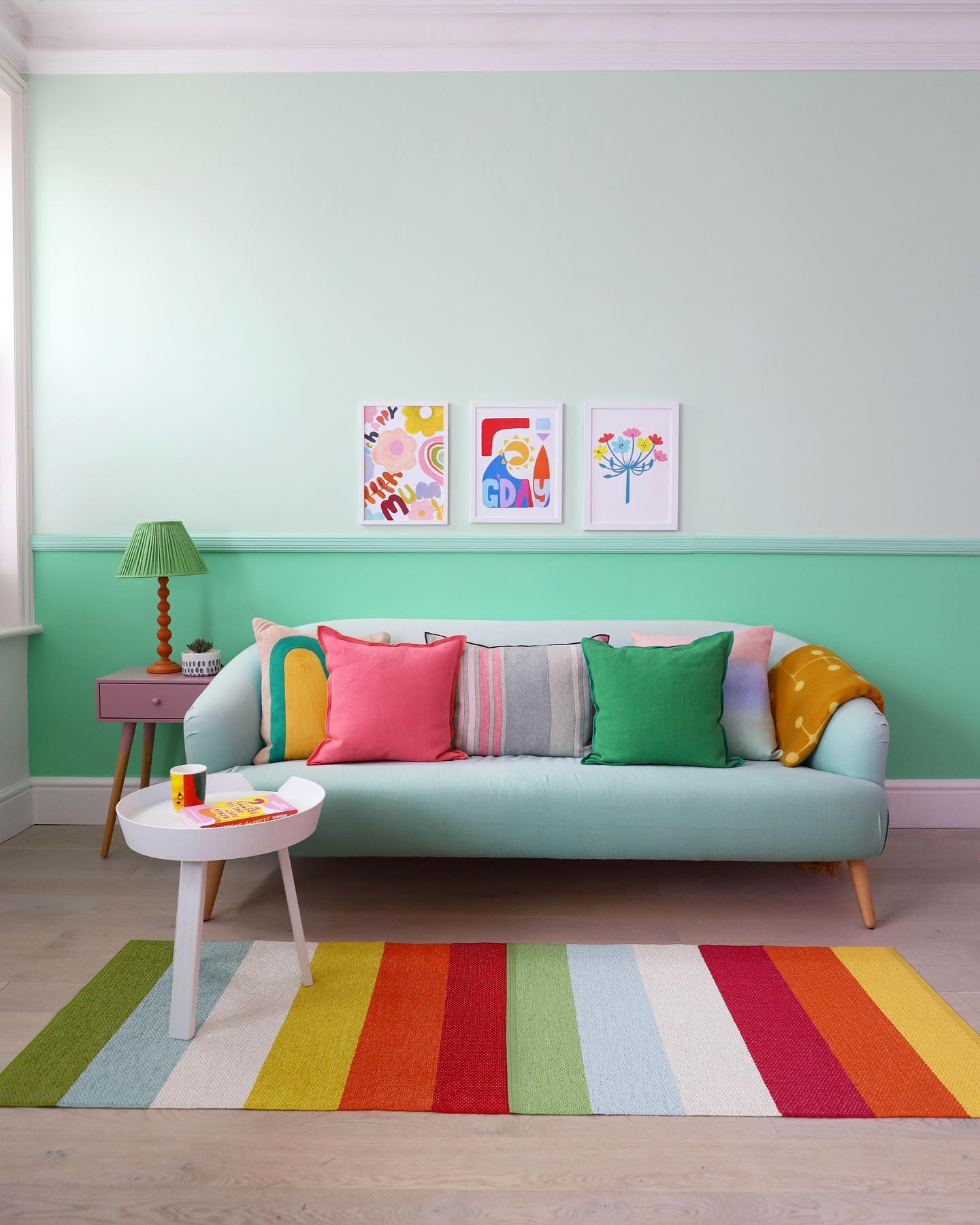 9. Divide Mint Walls With a Painted Rail