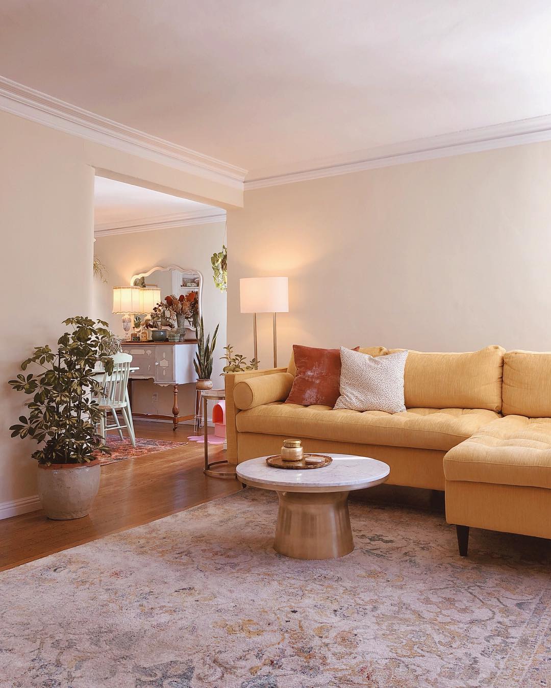 12. Use a Pale Yellow Chaise to Define an Open Room