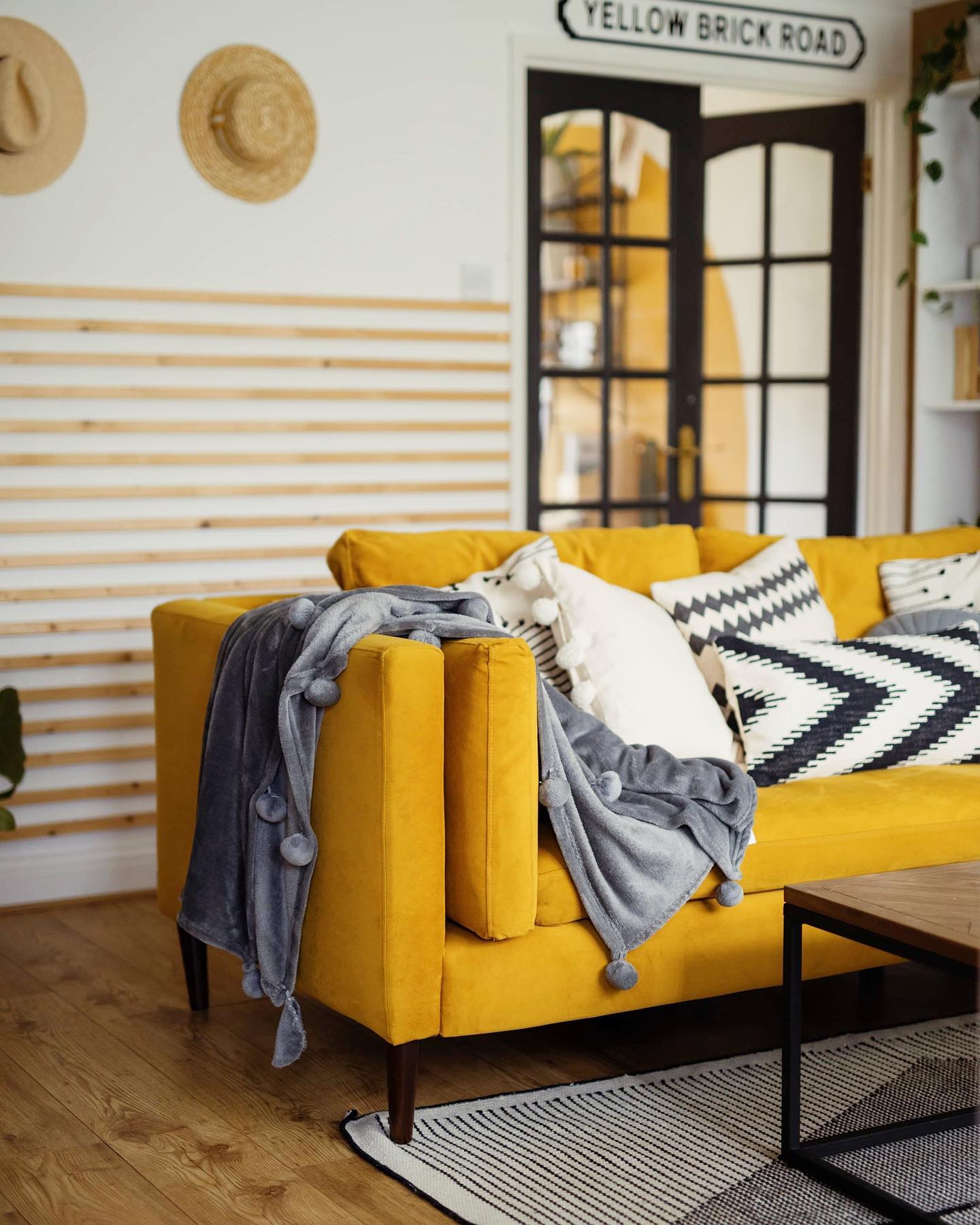15. Sharpen Yellow Upholstery With Black and White Patterns
