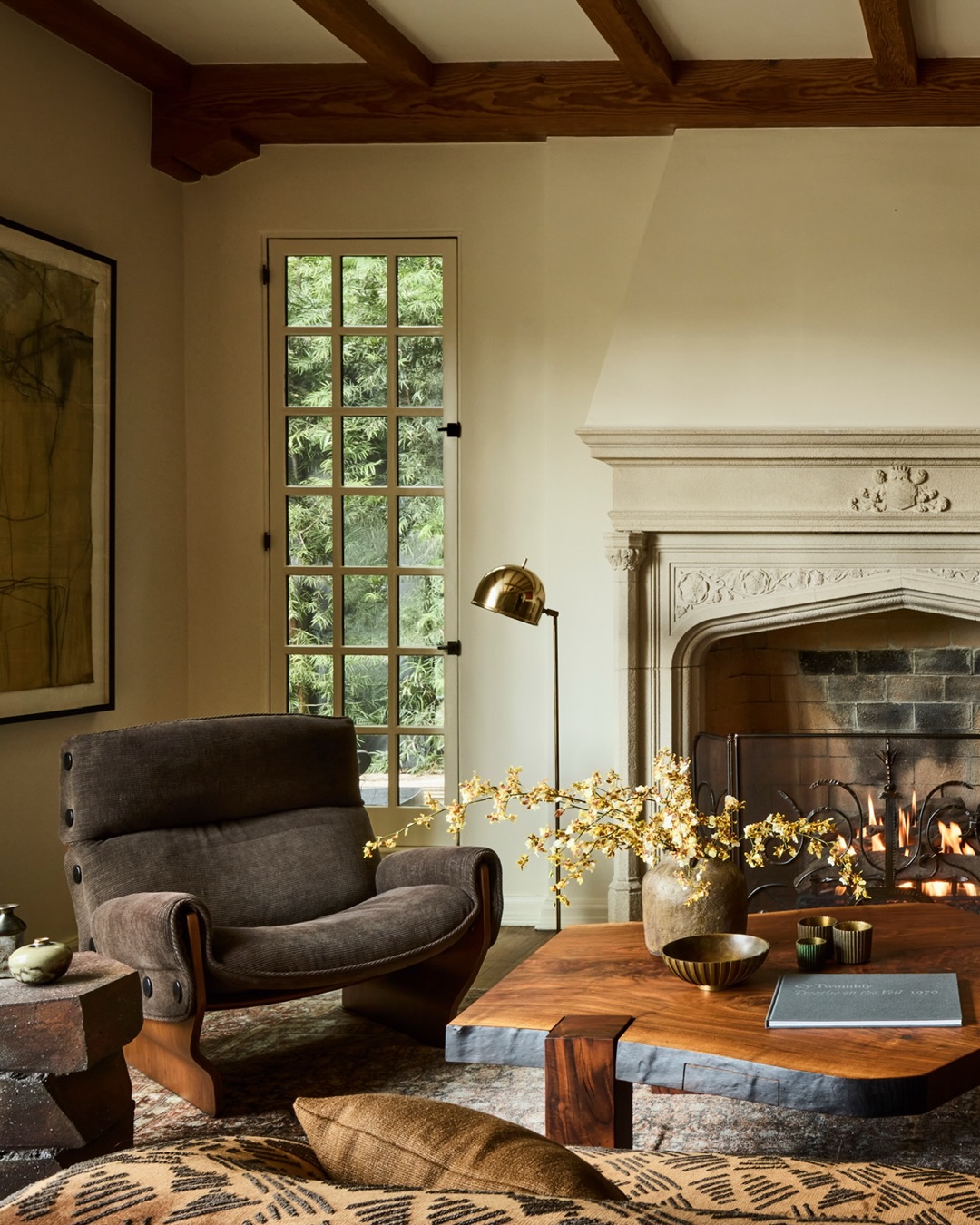 6. Repeat Black in the Edges of Brown Furniture