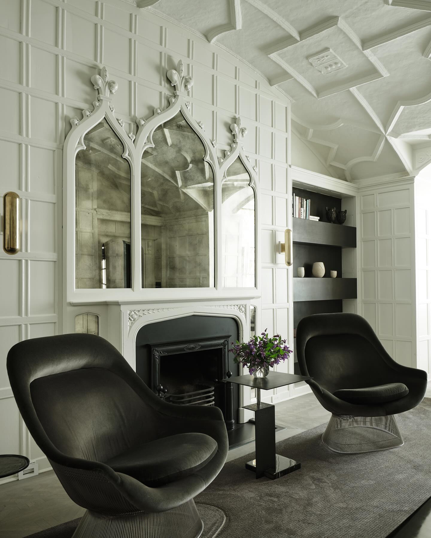 9. Set Black Chairs on Airy Silver Wire Bases