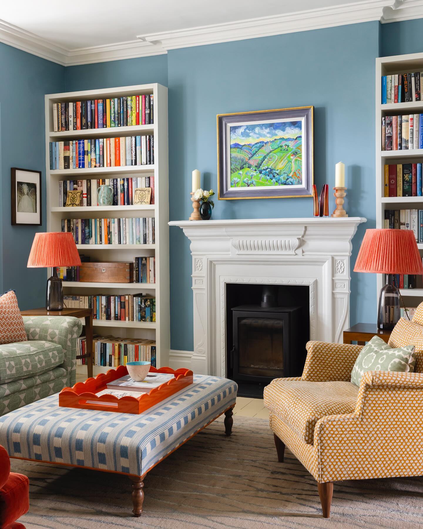 20. Balance Blue Walls With Matching Orange Lamps