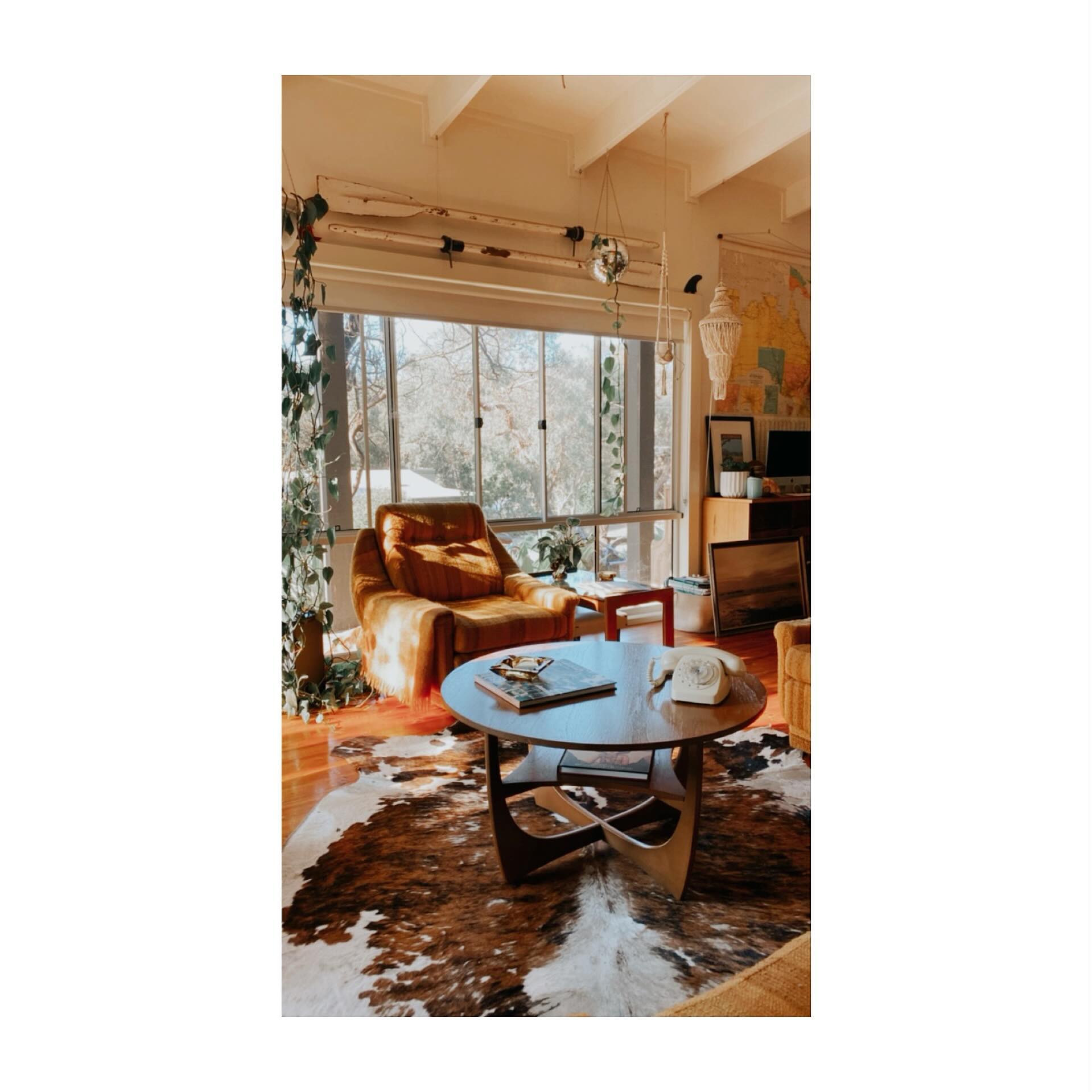 16. Choose a Vintage Table With an Open Base