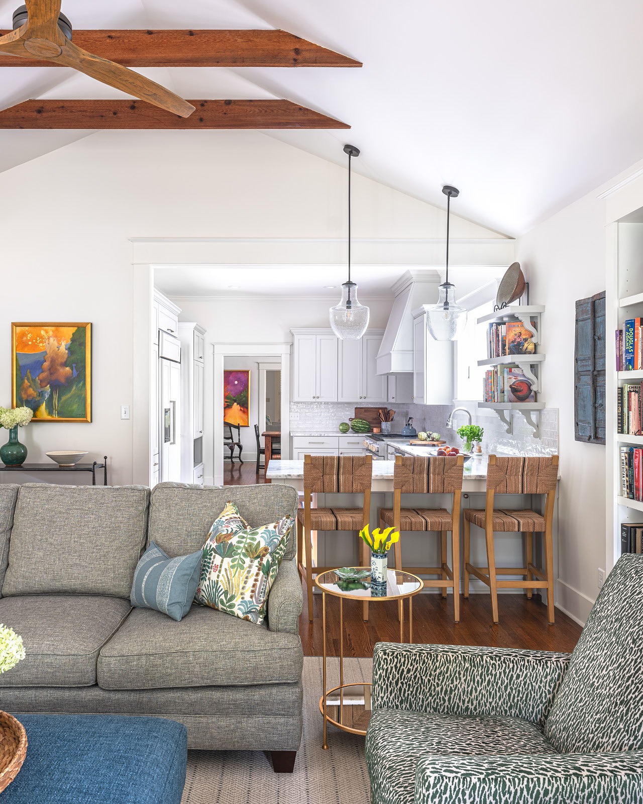 15. Connect an Open Living Area With Repeated Colors
