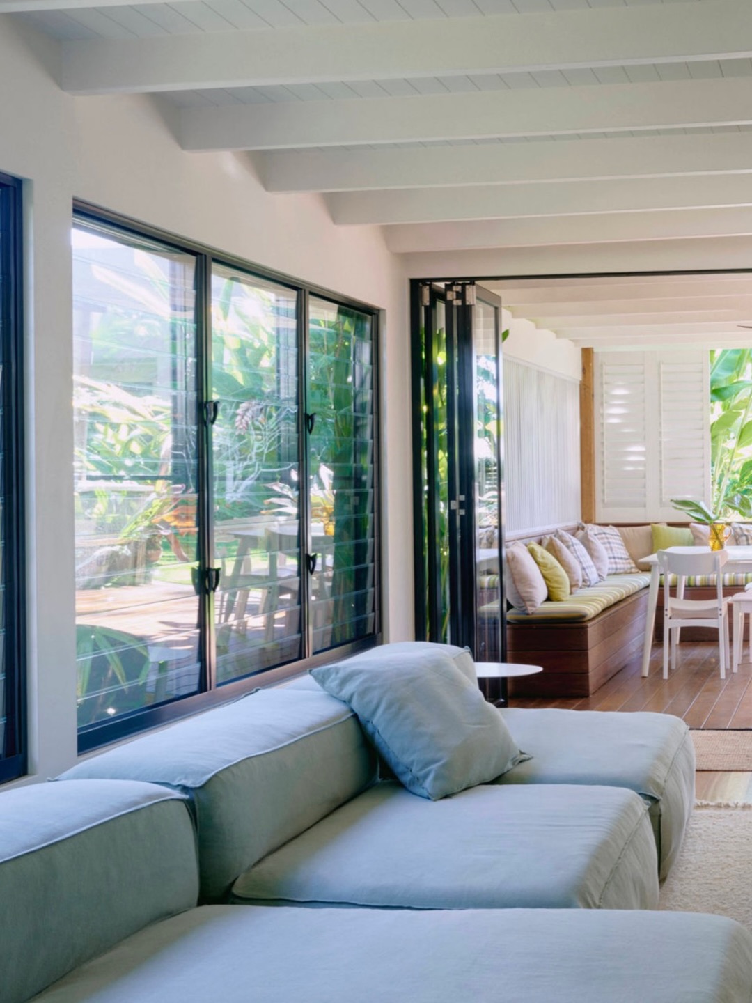 5. Choose Loose Cushions for Relaxed Coastal Seating