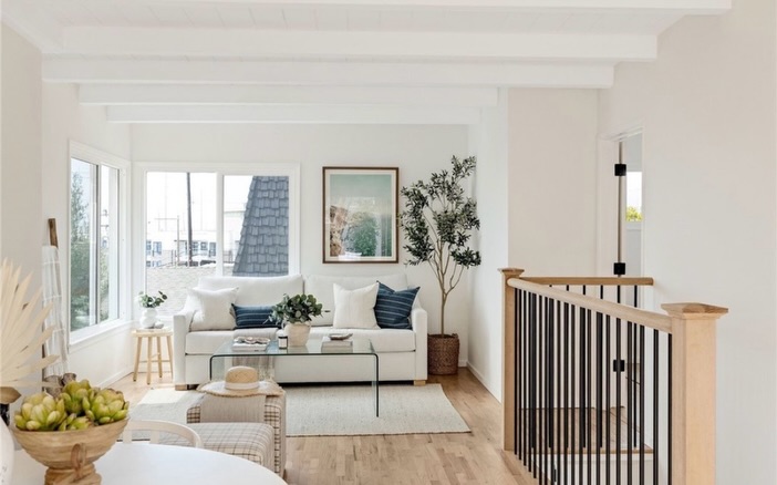 20. Keep the Center Open With a Glass Coffee Table