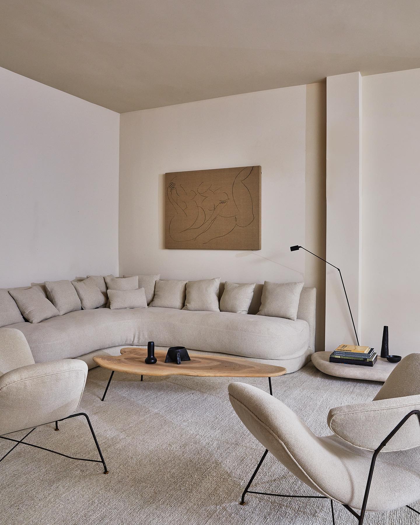 11. Soften a Neutral Room with an Organic Outline