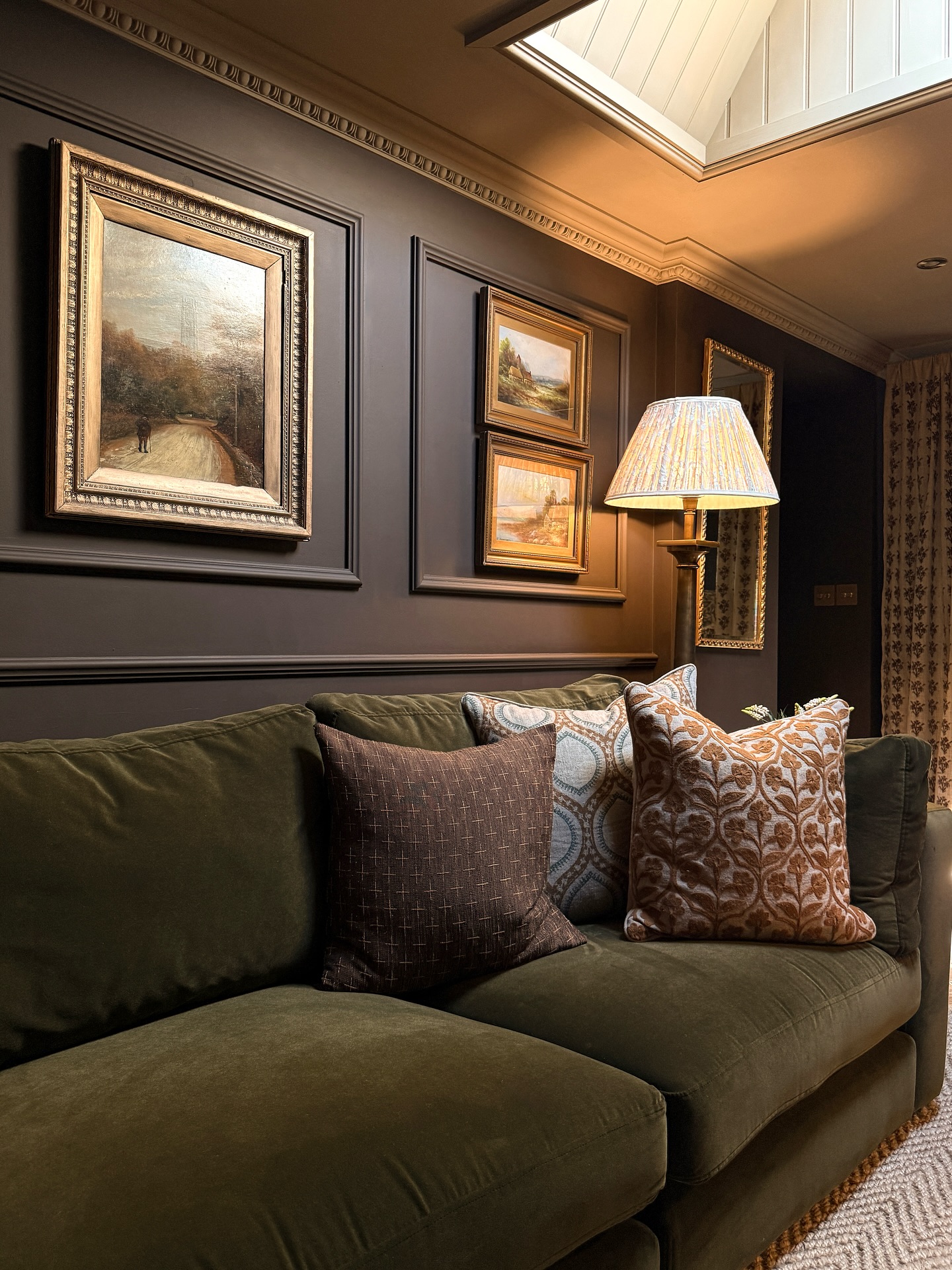 17. Pair Dark Paneling With a Warm Ceiling