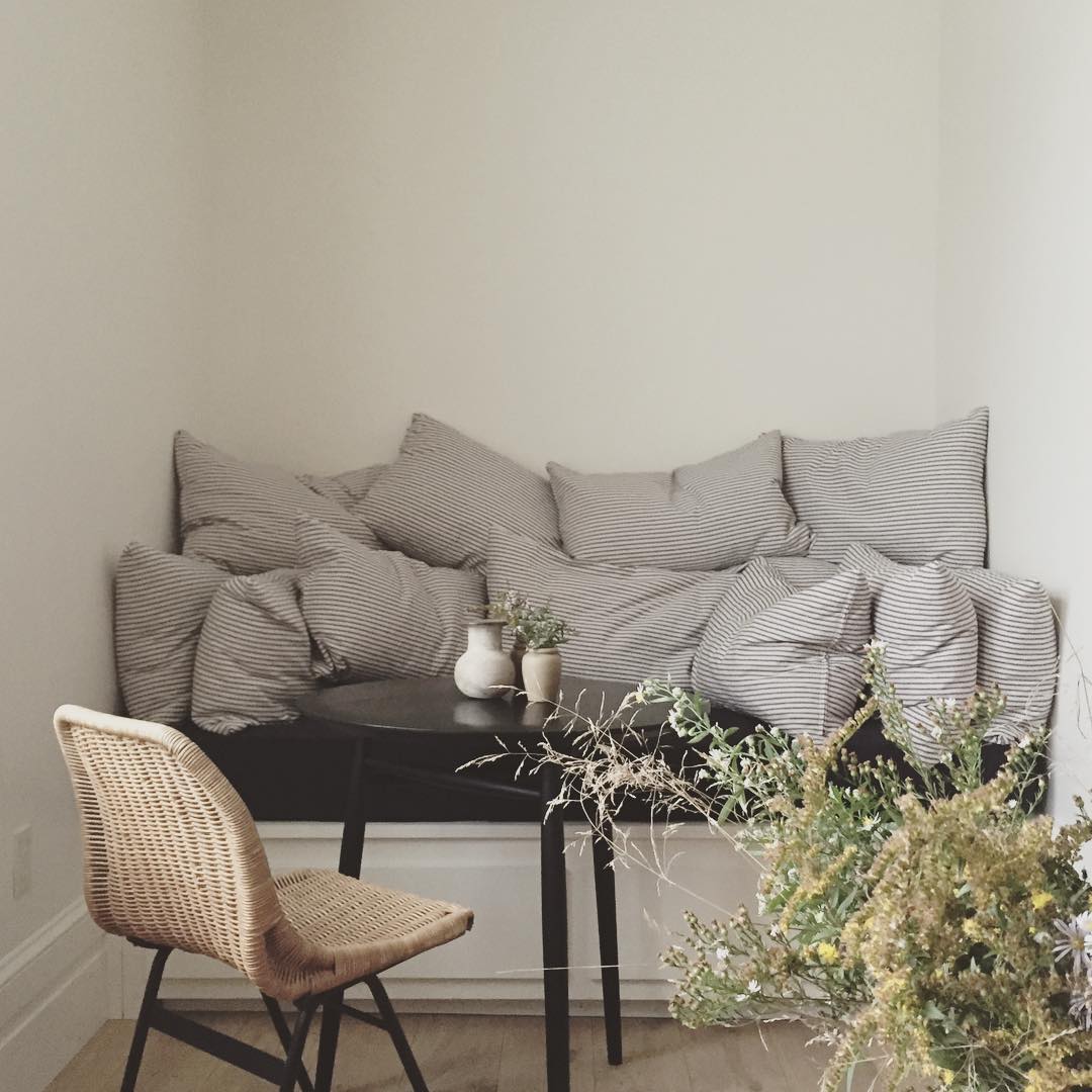 Turn an Alcove Banquette into a Reading Seat