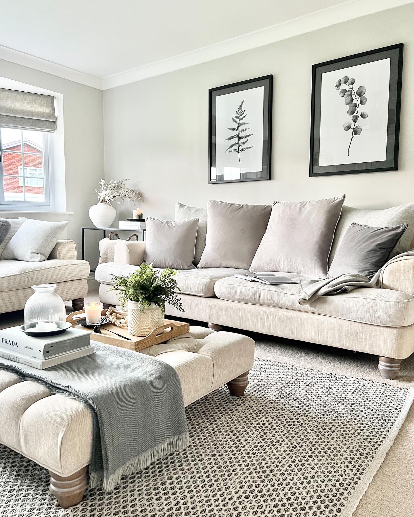 5. Outline Cream Seating With Black Frames