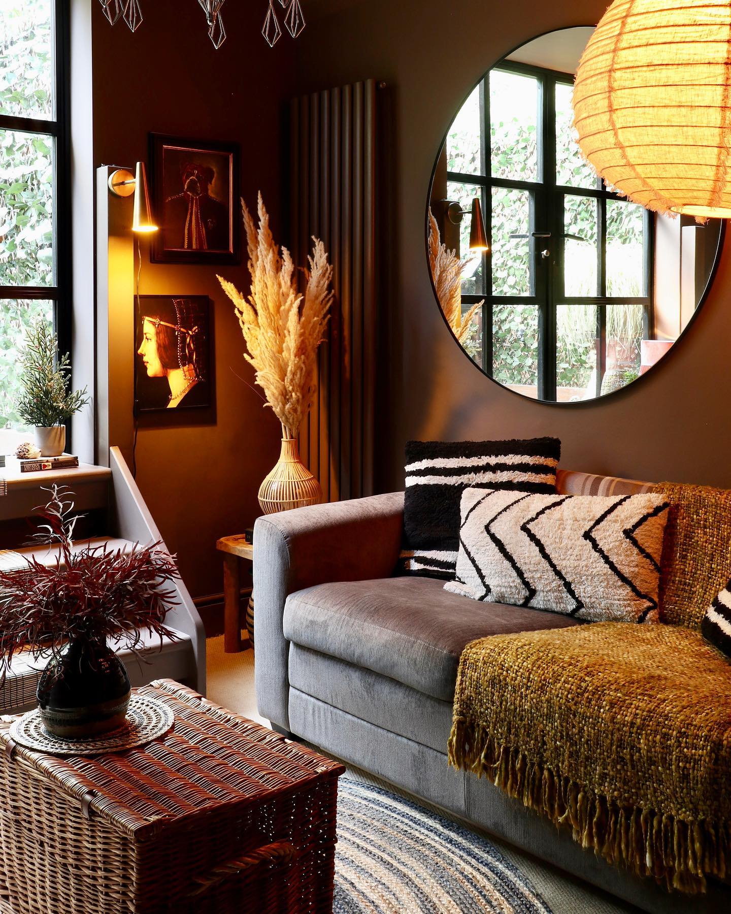 15. Use a Round Mirror to Repeat the View