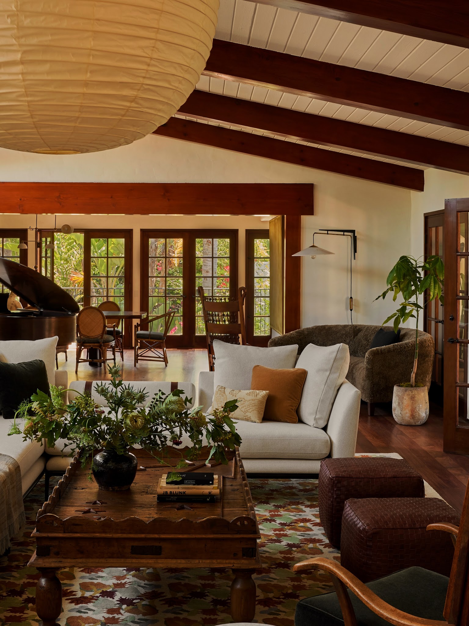 6. Connect Mixed Furniture With Warm Wood