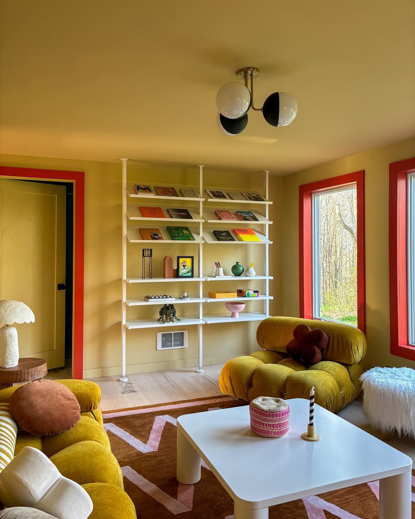 19. Frame Pale Walls With a Contrasting Trim Color
