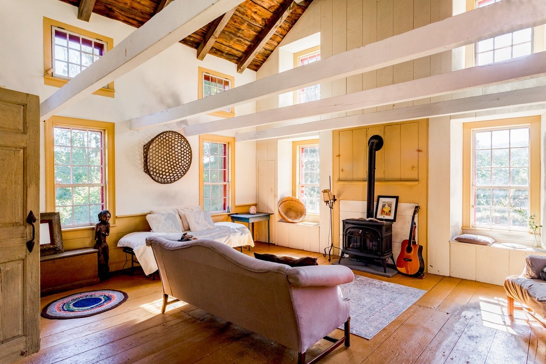 6. Let Yellow Trim Brighten a Rustic Room
