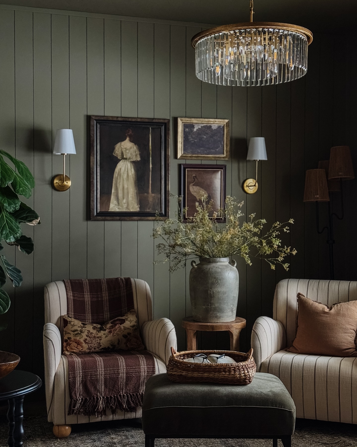 16. Layer Quiet Patterns Around Gray-Green Walls