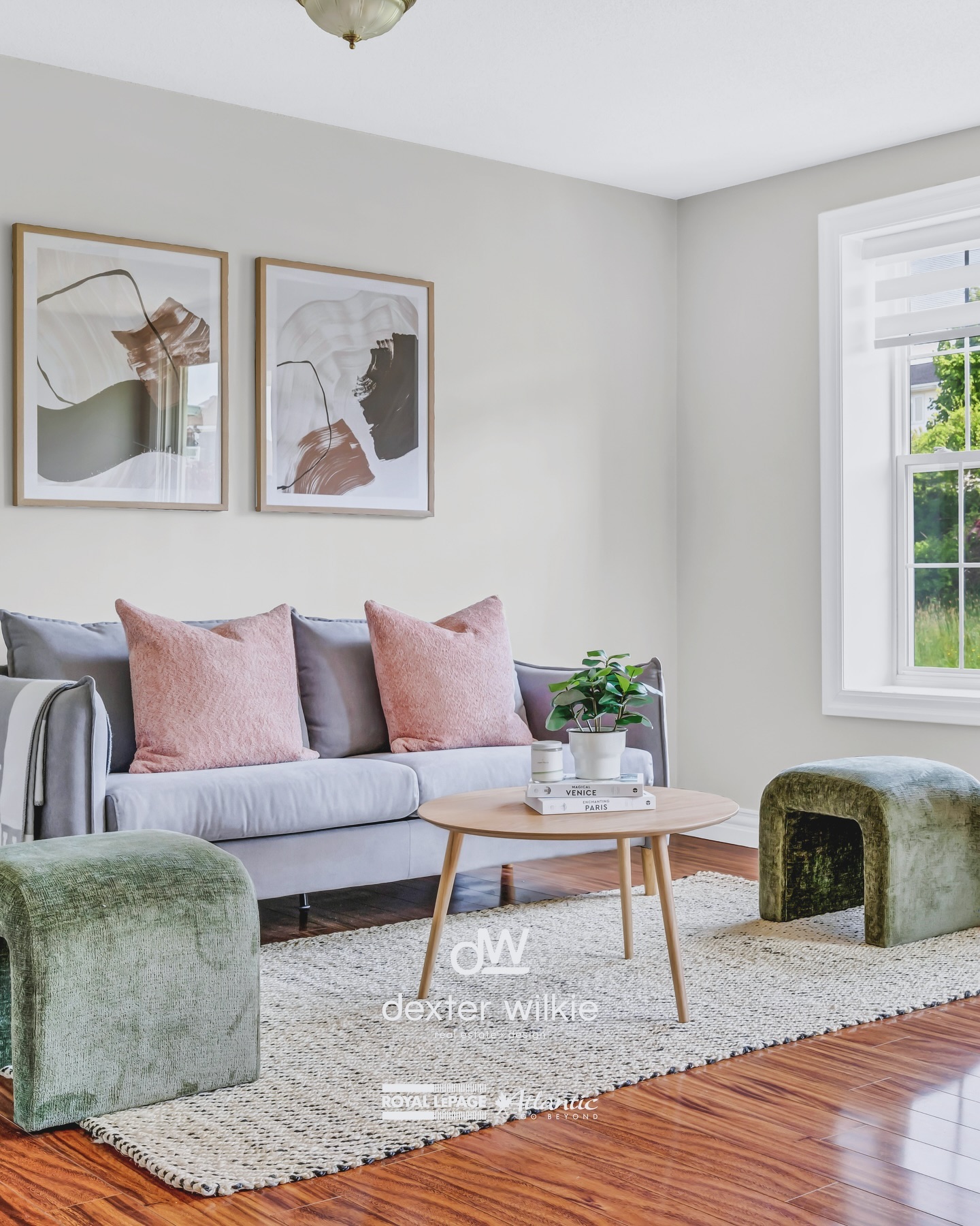 18. Keep a Small Gray Living Room Light With Pink Pillows