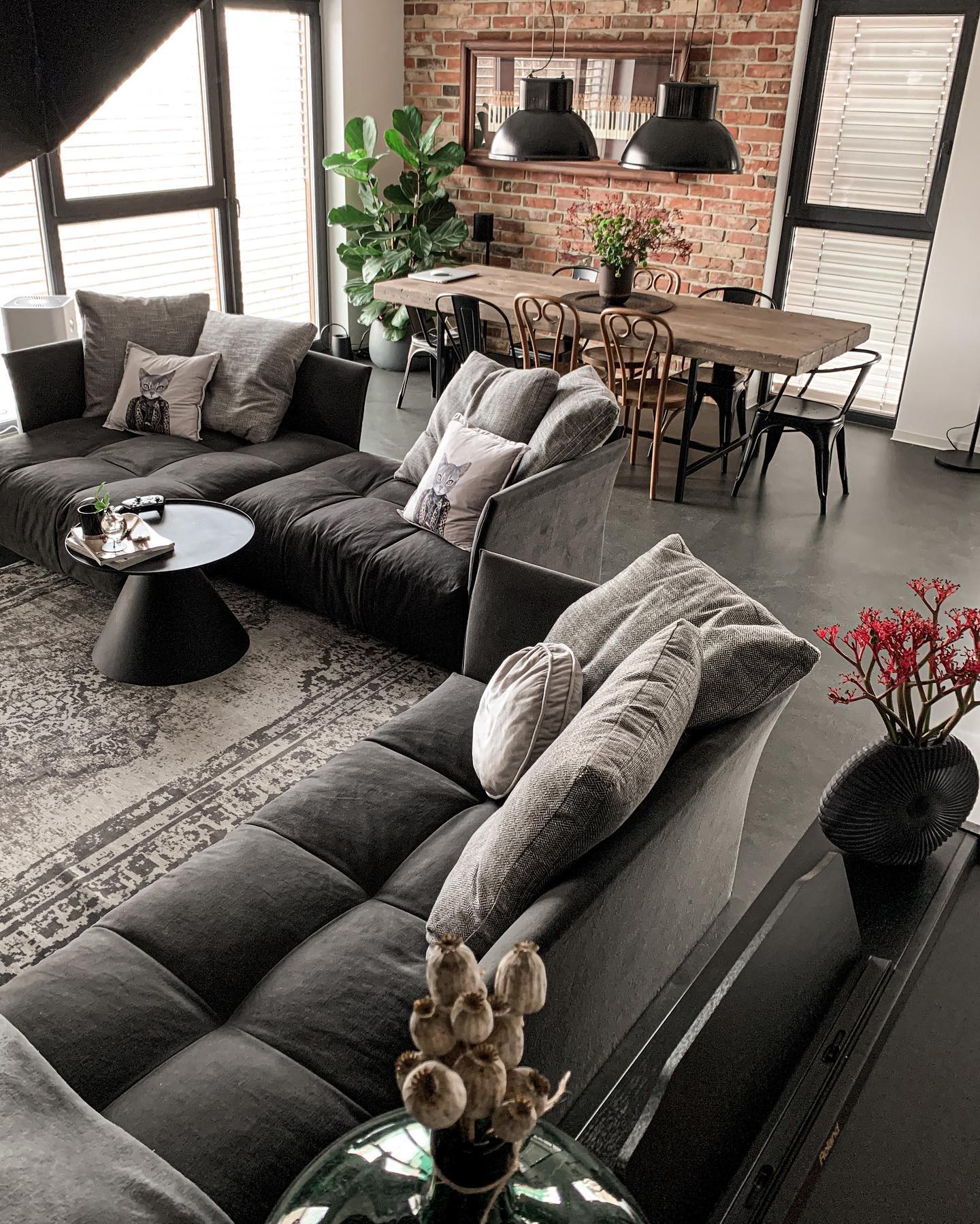 4. Connect Living and Dining With Black Accents