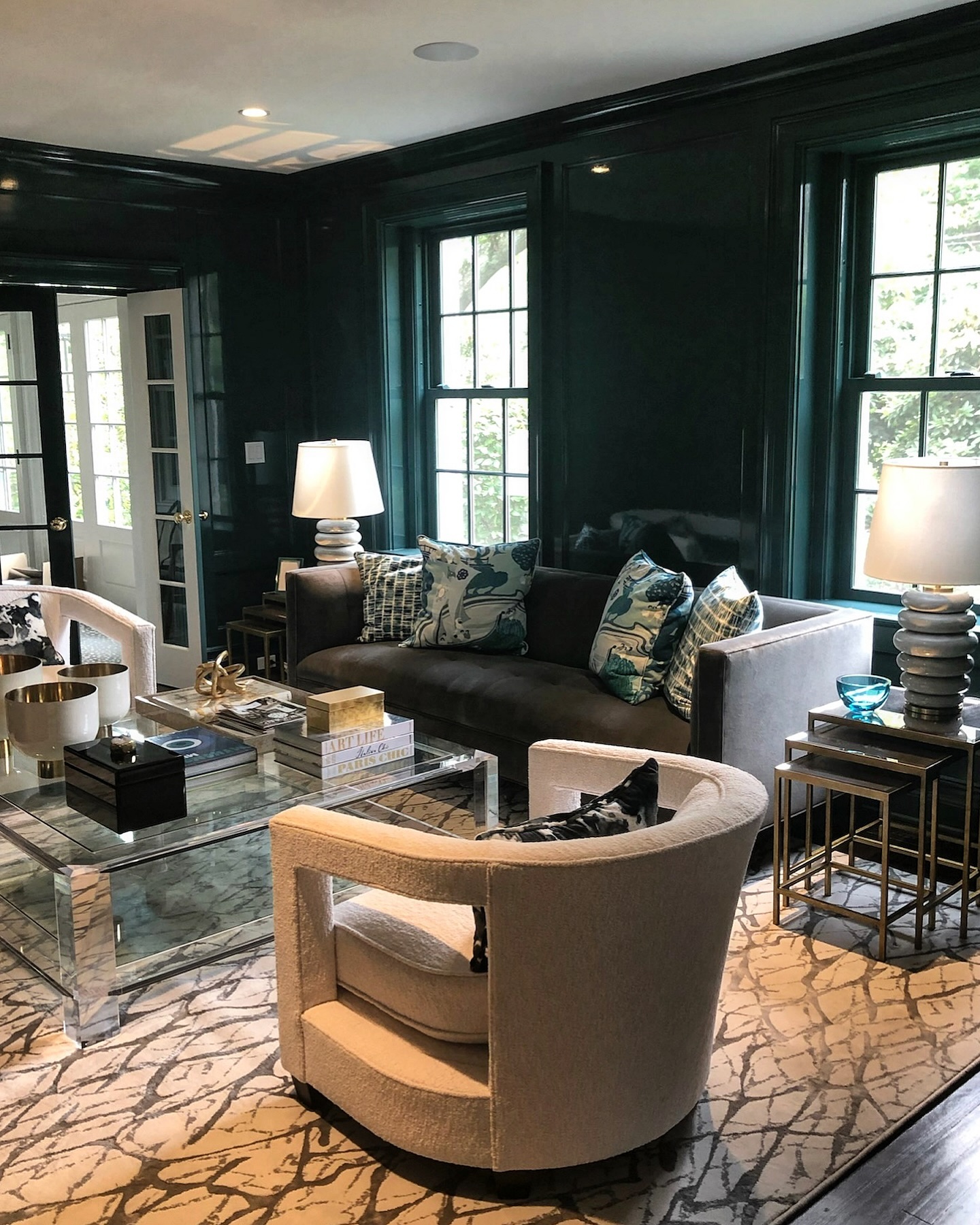 2. Give Emerald Walls a Glossy Finish