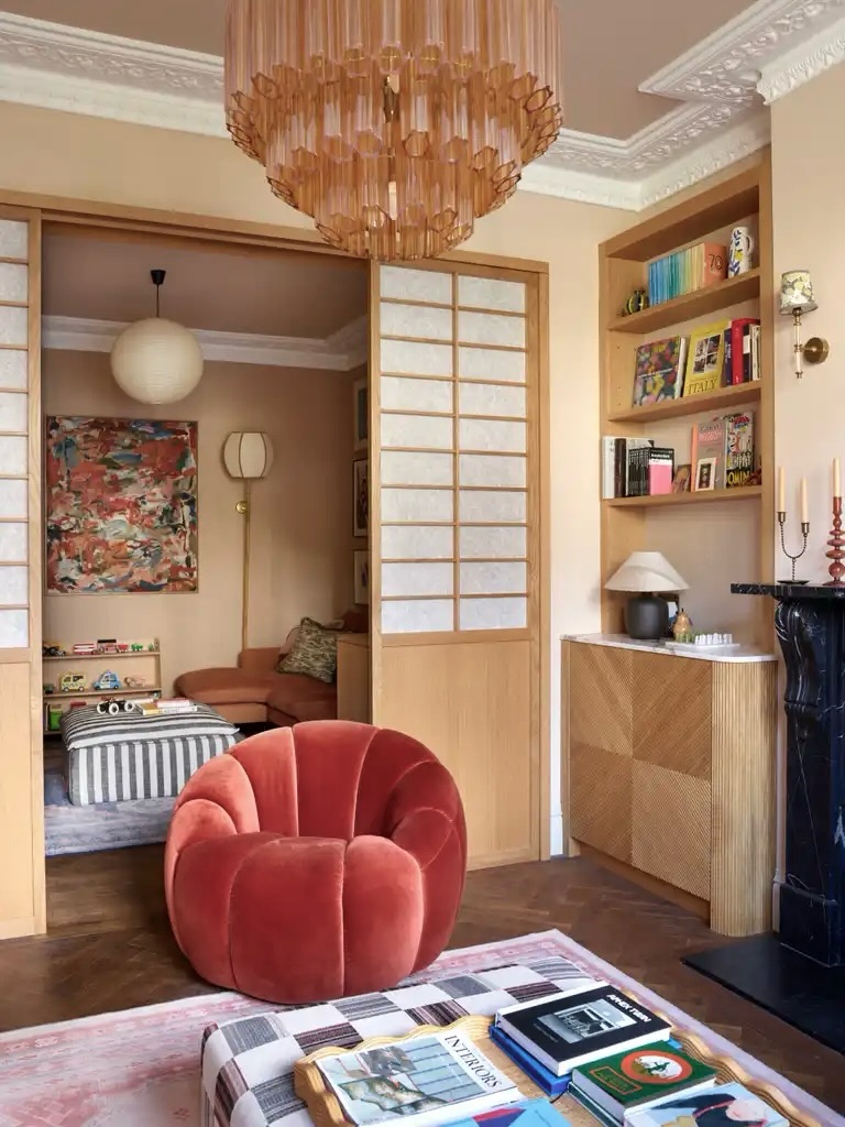 10. Divide a Family Snug With Sliding Screens
