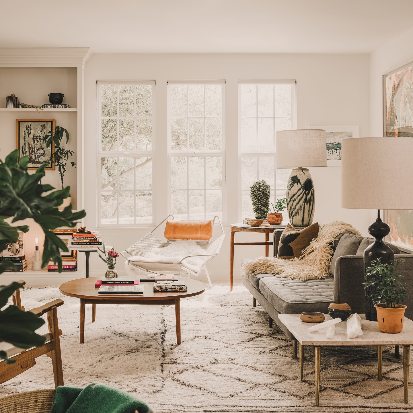 17. Mix Light Furniture Frames With Soft Layers
