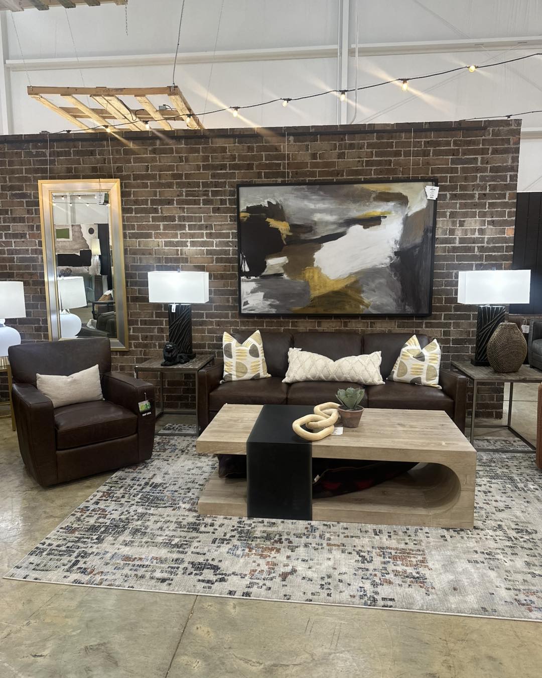 5. Pull Accent Colors From One Oversized Painting
