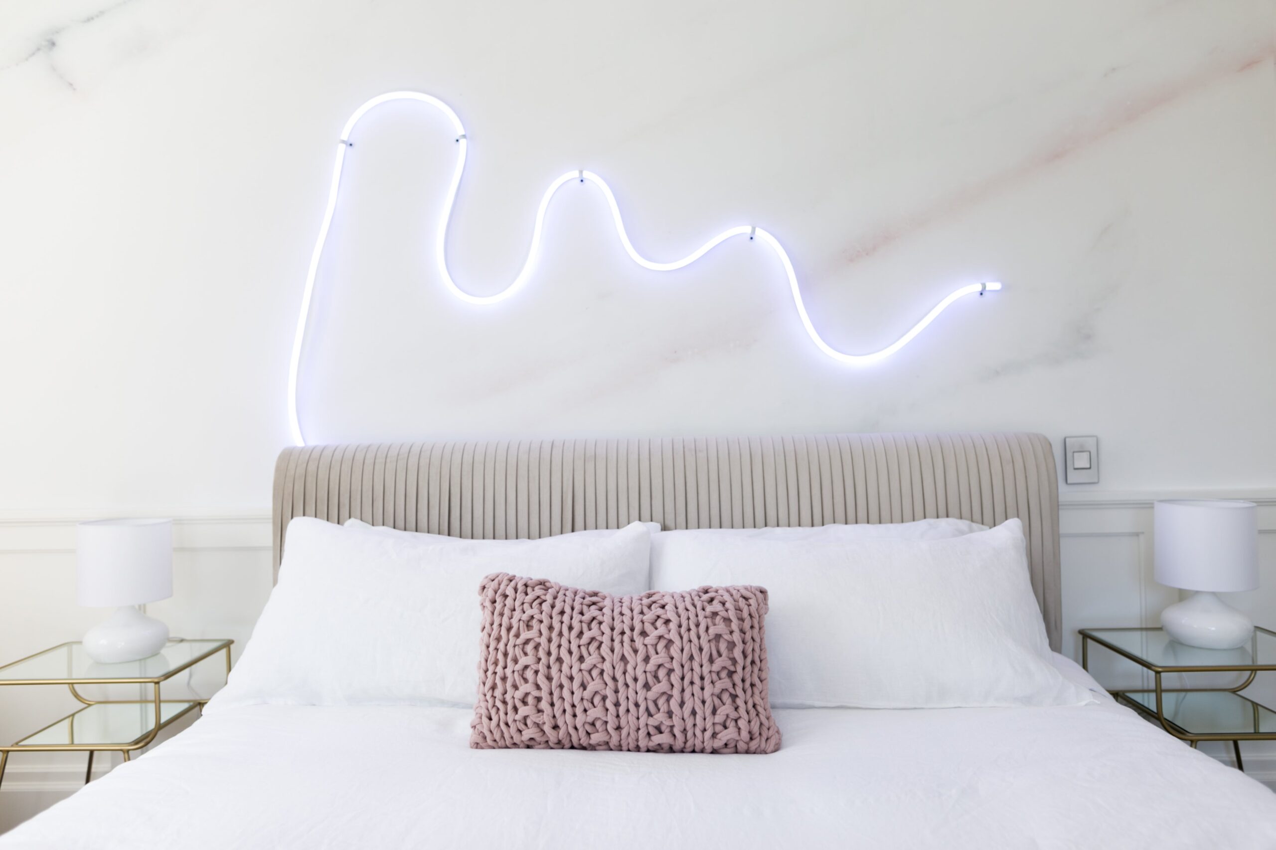 6. Draw a Loose Wave Above the Bed