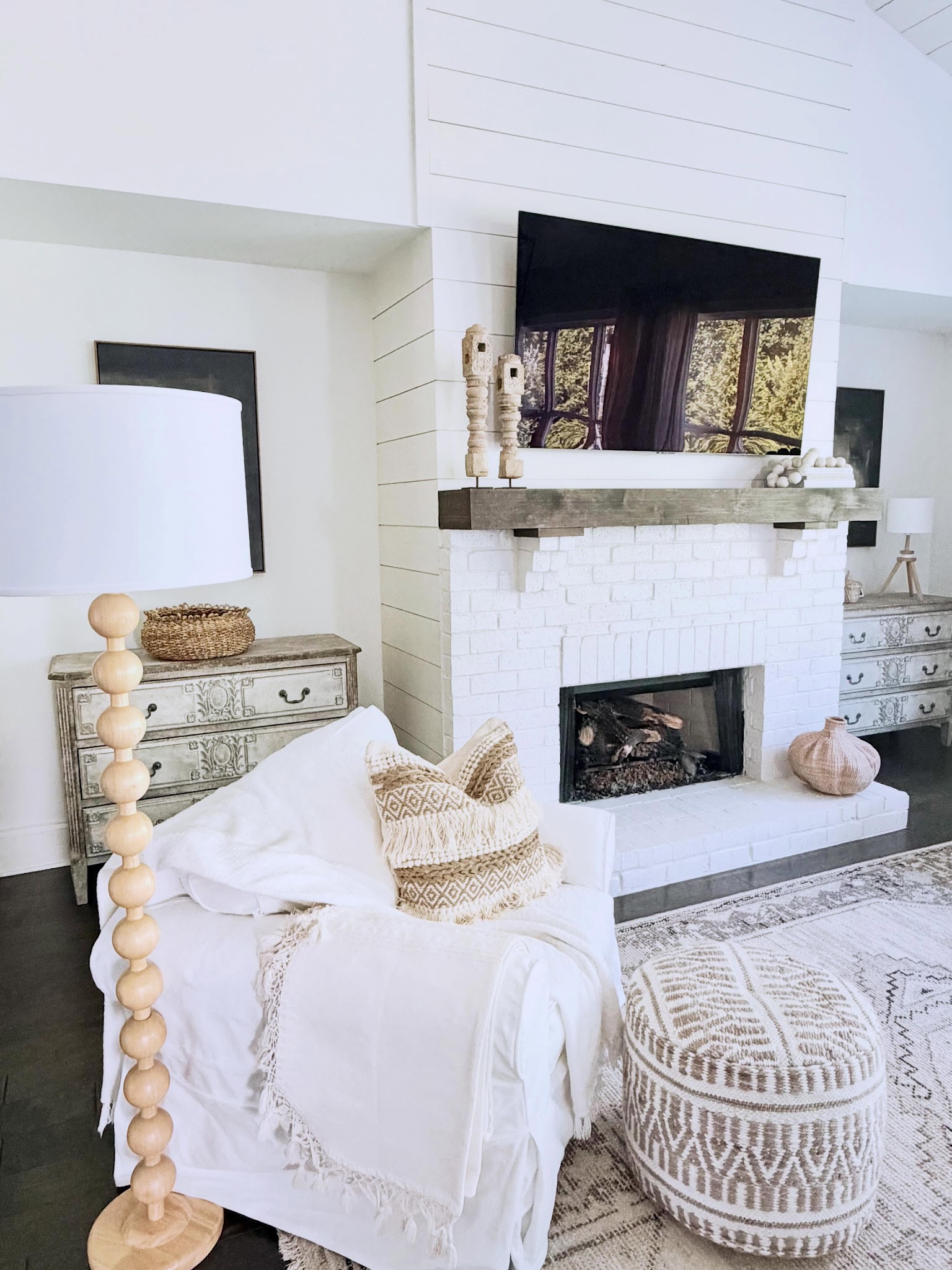 16. Give White Brick a Weathered Wood Accent