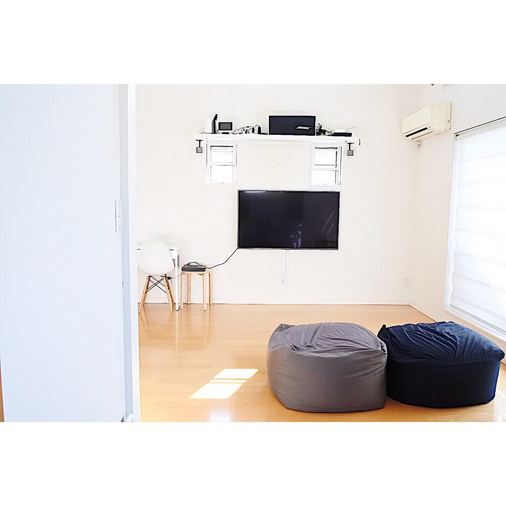 6. Make a Minimal Media Lounge With Two Floor Seats