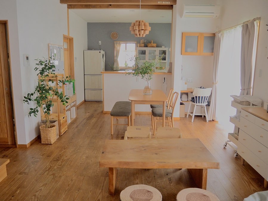 19. Gather Low Seats Around a Solid Wood Table