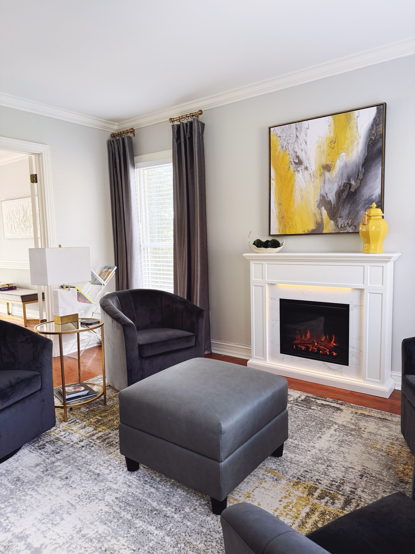 10. Repeat an Artwork Color in Small Room Accents