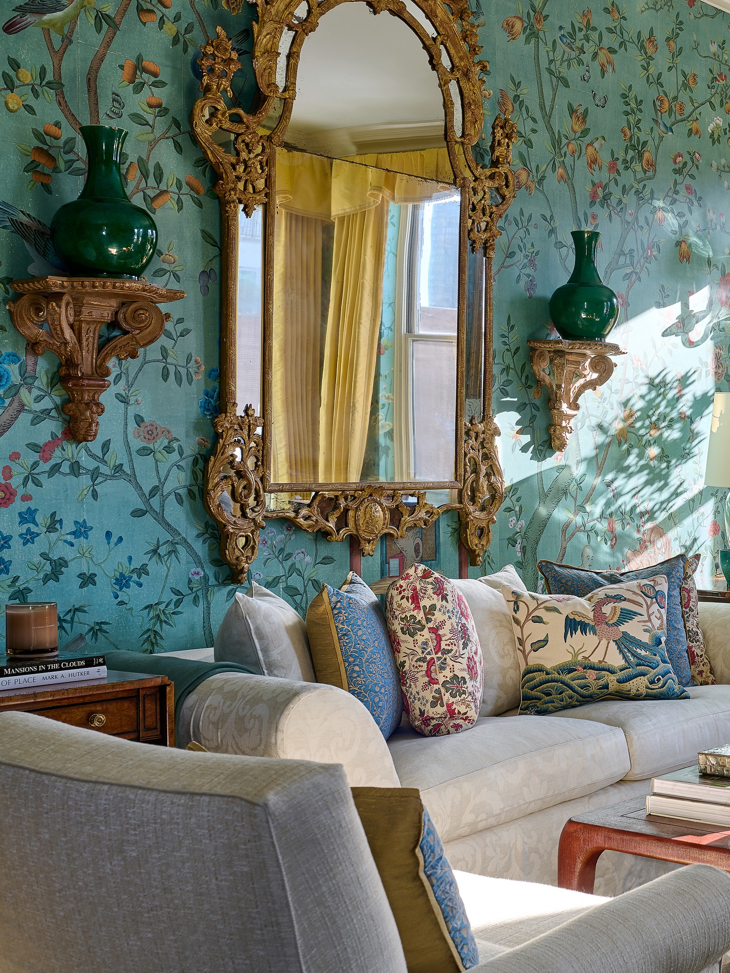 5. Layer Chinoiserie With a Large Gold Mirror