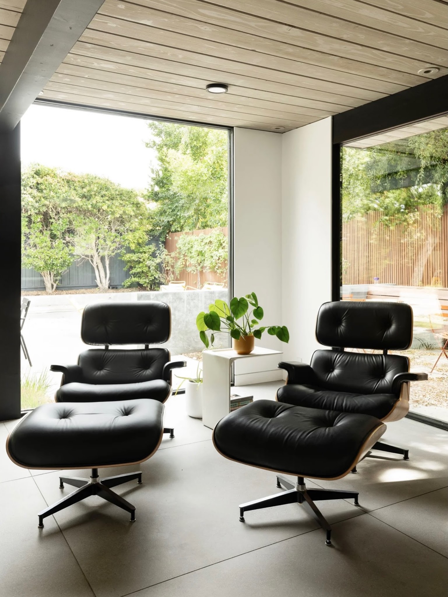 18. Balance Black Leather With Pale Natural Tones