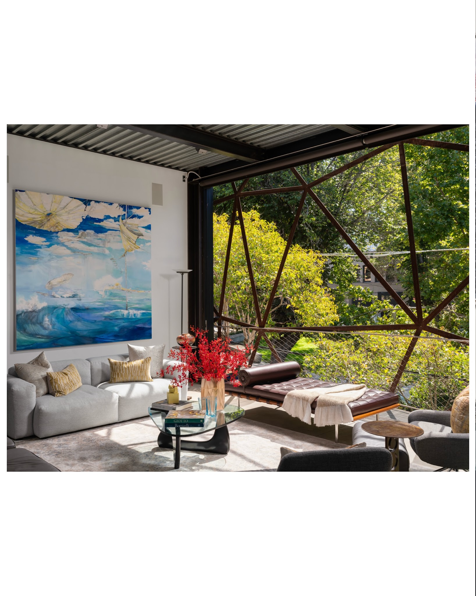 20. Keep the View Open With a Low Daybed