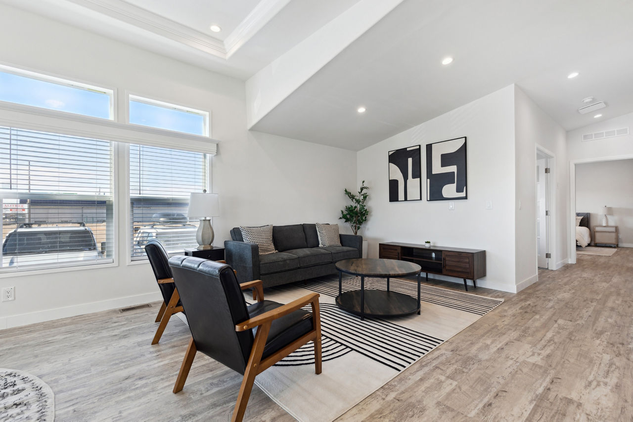 7. Pair High Windows With Low Furniture